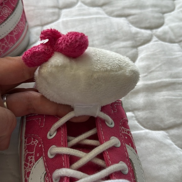 Rare Vans Hello Kitty special edition size 7 - Picture 11 of 11